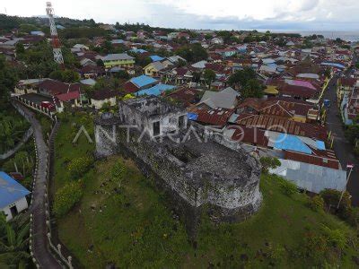 Wisata Sejarah Benteng Tolukko Di Ternate Antara Foto