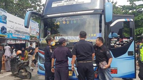 Pemudik Mulai Padati Terminal Klari Hari Ini Puncak Arus Mudik