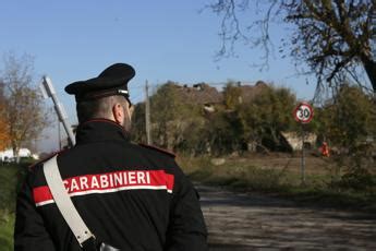 Parma Carabiniere Aggredito Con Ascia E Piccone Da Una 23enne