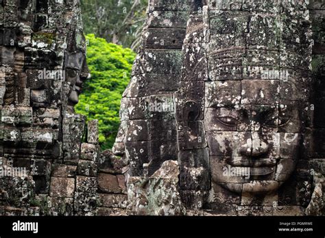 El Bayon Templo Principal De La Antigua Ciudad De Angkor Thom En La