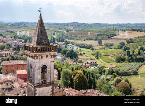 Aerial view of little medieval Vinci town in the Tuscany, Italy ...