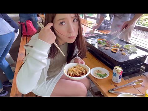 Comer yakiniku en un asador japonés XVIDEOS