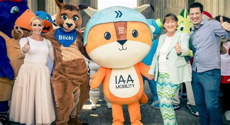 Humbaur Maskottchen Gipfel auf der IAA Mobility Lkw Anhänger und