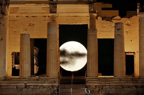 Striking Photos of the ‘Supermoon’ | Super moon, Ancient, Supermoon 2016