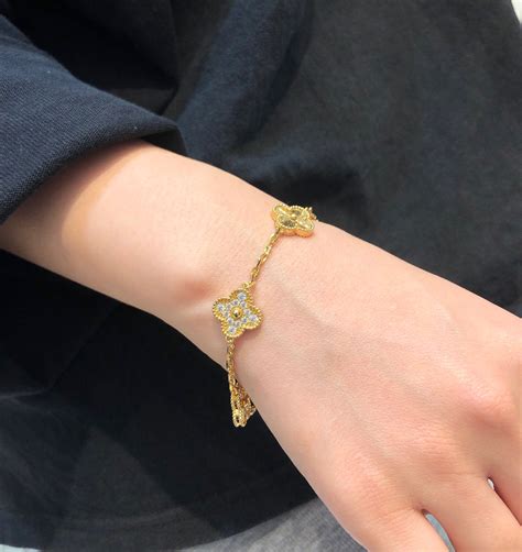 Van Cleef Vintage Alhambra Bracelet 5 Motifs Yellow Gold Diamond