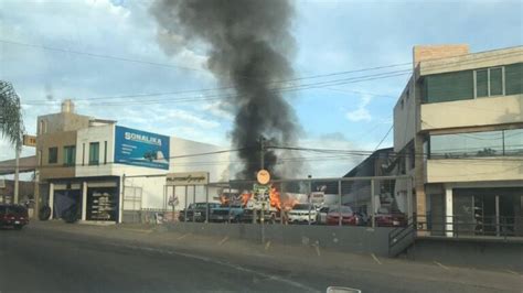 Uruapan Enfrentamiento Y Quema De Autos Hay 3 Heridos UnoTV