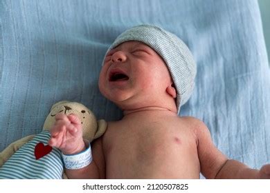663 Naked Crying Baby Images Stock Photos Vectors Shutterstock