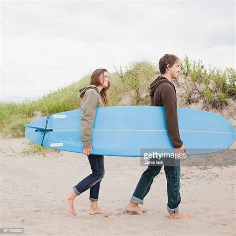 Barefoot Girlfriend Stock Fotos Und Bilder Getty Images