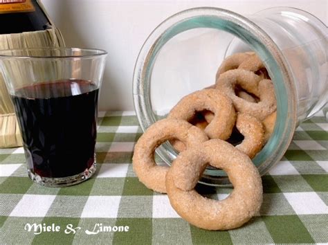 Ciambelline Al Vino Rosso Ricetta Dolce Miele Limone