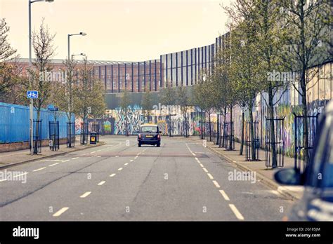 Peace Wall Shankill Road Belfast Hi Res Stock Photography And Images