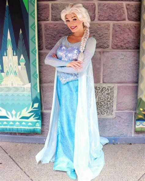 Pin By Piriluri On Frozen Face Character Elsa Cosplay Queen Elsa