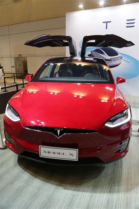 特斯拉model X，百萬級別高性能豪華電動suv，車展實拍！ 每日頭條