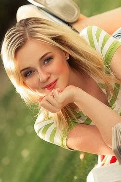 Kylie Spreads Her Butt And Tries Anal Play For The First Time Playing With Two Different Glass