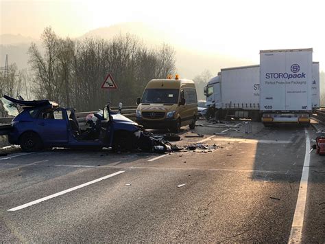 Balingen Mehrere Fahrzeuge In Unfall Auf B 463 Verwickelt Balingen