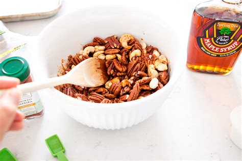 Recipe // Sweet and Spicy Nut Mix | Armelle Blog