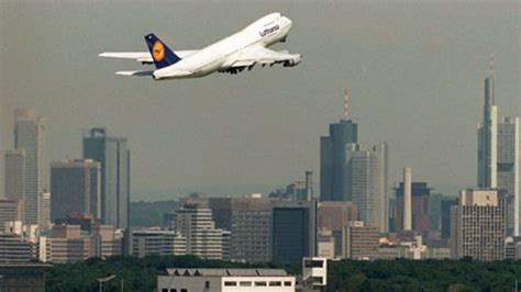 Flugausf Lle Wegen Schneechaos In Frankfurt