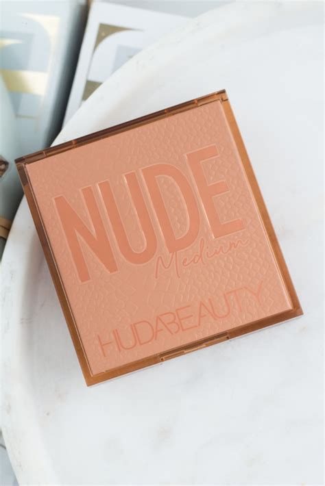 HUDA BEAUTY Nude Obsessions Palette Light Medium Rich