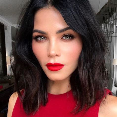 Our Favorite Tricks To Make Your Lipstick Stay Put Coupe De Cheveux