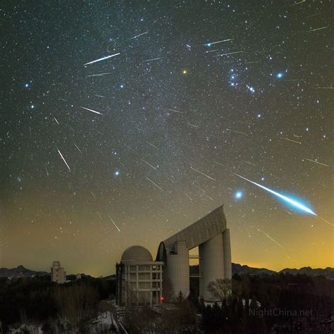 Chuva De Meteoros Gemin Deos E De Dezembro De Grupo Astrope