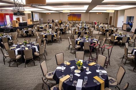 UW Oshkosh Alumni Welcome & Conference Center - Oshkosh, WI - Wedding Venue