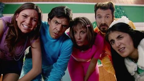 La Familia Peluche Eugenio Derbez Y Su Esposa Recrean Escena