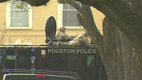 2 Dead 4 Hostages Escape During Swat Standoff In Sw Houston