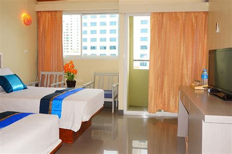 J Two S Hotel Pratunam Bangkok Budget Hotel Minutes Walk To