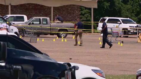 Multiple Victims Shot Outside Arkansas Grocery Store