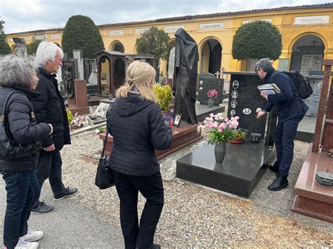 Anime Della Resistenza Visite Alle Tombe Partigiane Del Cimitero Di