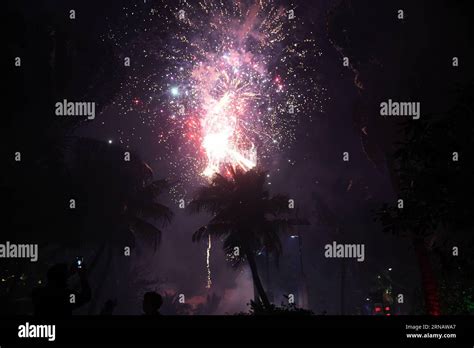 Des Feux D Artifice Ont Clat En Plein Air Dans La Ville De Sansha La