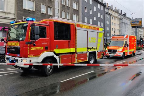 Wuppertal Vier Kinder Von Audi Erfasst W Tende Angeh Rige Gehen Auf