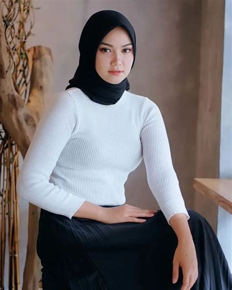 Pin Di Simpan Cepat Gaya Hijab Mode Model Pakaian Hijab