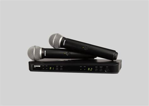 BLX288 PG58 Wireless Dual Vocal System With Two PG58 Handheld