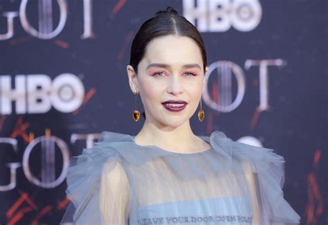 Revela Emilia Clarke Que Fue Presionada Para Grabar Desnudos En Game