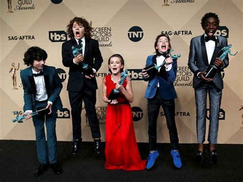 Stranger Things Y The Crown Triunfan En Los Sag Awards