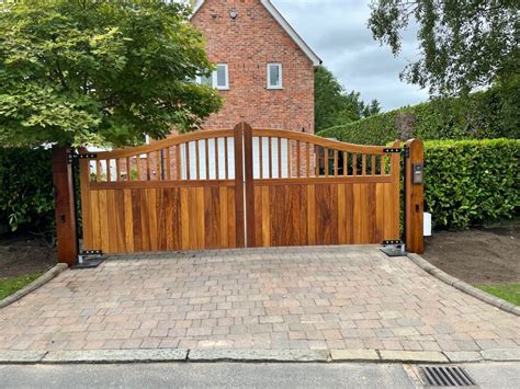 Wooden Swing Gates In Wilmslow Cheshire Tegc