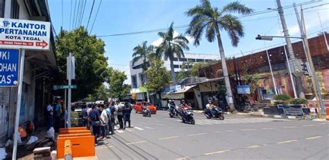 Hanya Sedikit Gangguan Jalan Ahmad Yani Tidak Ditutup Selama