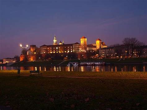 Krakow and more - photoblog : Cracow at night - Wawel Royal Castle ...