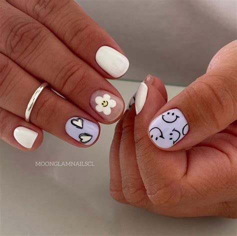 40 Cute Short Nail Designs For 2022 — White And Soft Blue Flower