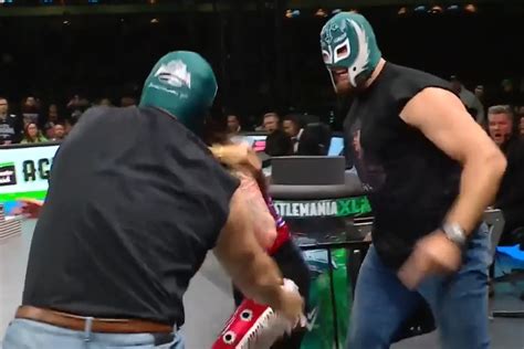 Jason Kelce Lane Johnson Save Rey Mysterio At Wrestlemania Xl Wearing