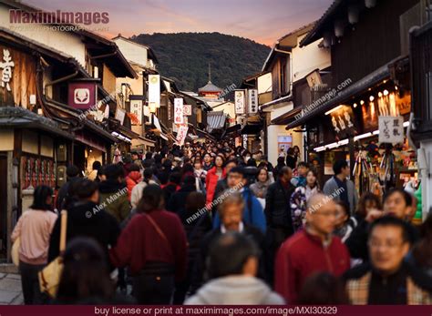 Matsubara Dori Street At Sunset Near Kiyomizu Dera In Kyoto Stock