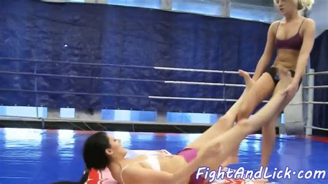 Gorgeous Les Queening Babe After Wrestling