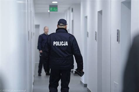 23 latek wyskoczył z siódmego piętra Prawie na oczach policjantów