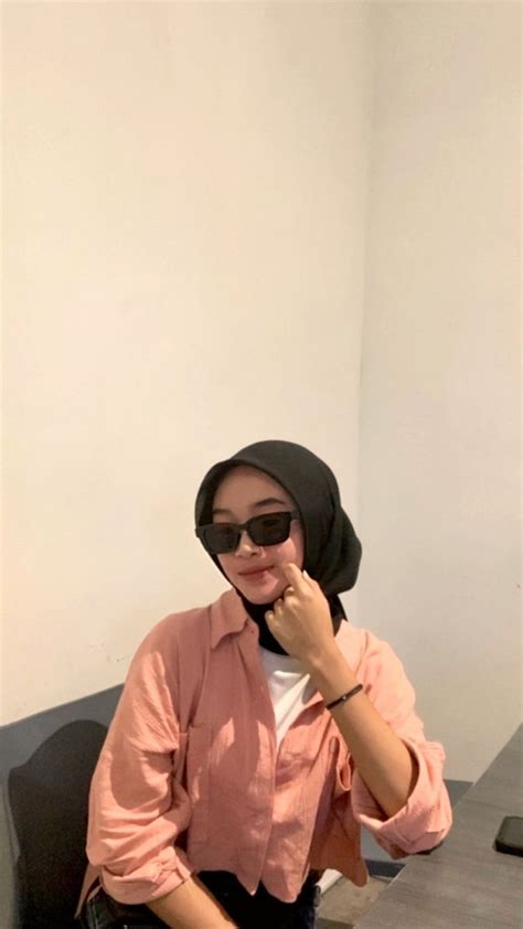 Pin Oleh Deww Di Ootd Gaya Remaja Desain Celana Wanita Pose