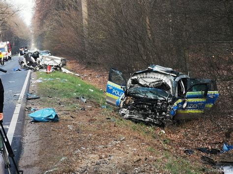 Schlimmer Unfall Zwei Tote Und Drei Schwerverletzte Bei Crash Mit