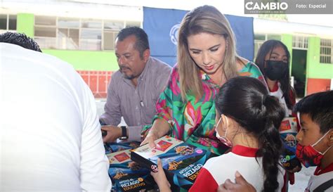 Gobierno de Paola Angon entrega Guías de Estudio en favor de la educación