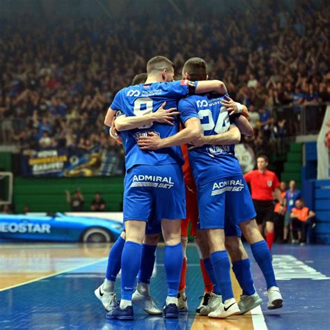 Sportske Novosti Video Bbb I Nosili Modre Do Trona Futsal Dinamo U