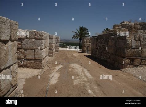 Tel Megiddo o Armagedón restos de la Puerta Israelita fortificada de