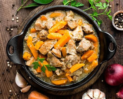 Doof Food Sauté de veau aux carottes et aux girolles