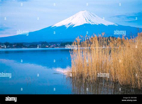 The beautiful mount Fuji in Japan at sunrise Stock Photo - Alamy